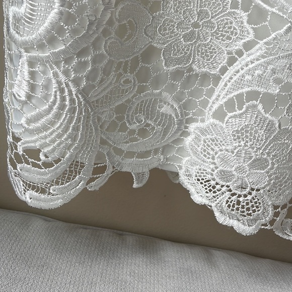 Wedding dress - Picture 6 of 16